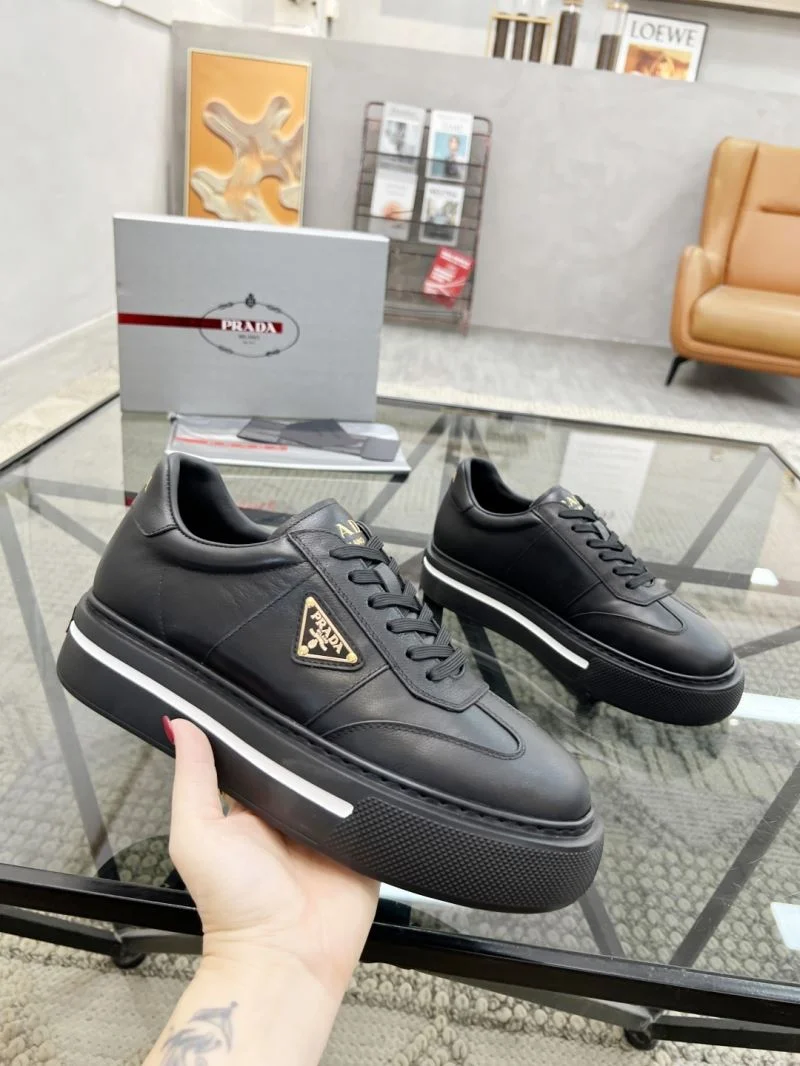 Versatile Prada Low Shoes 33850