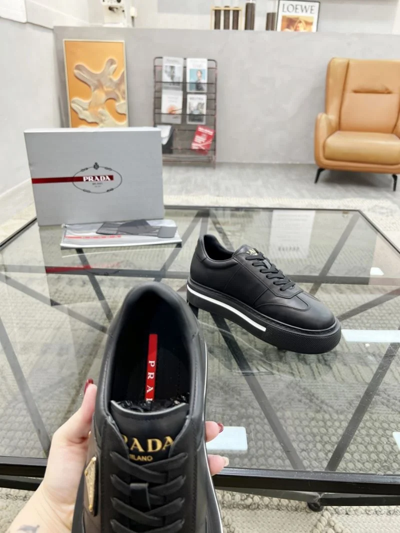 Versatile Prada Low Shoes 33850
