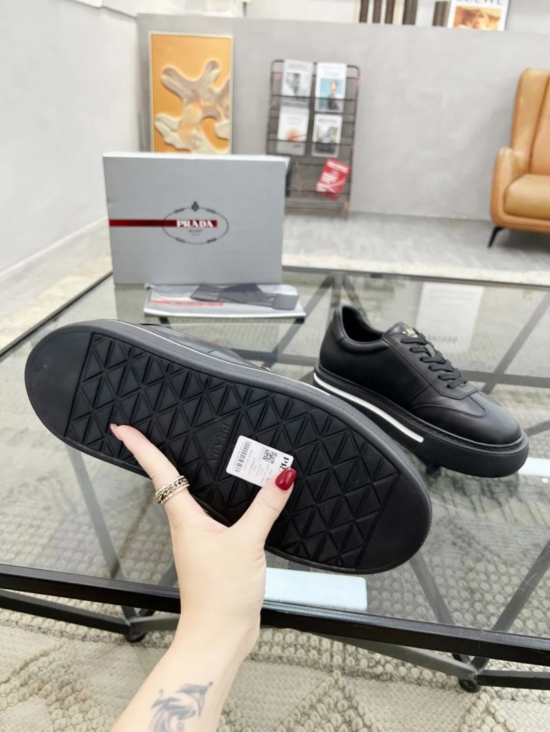 Versatile Prada Low Shoes 33850