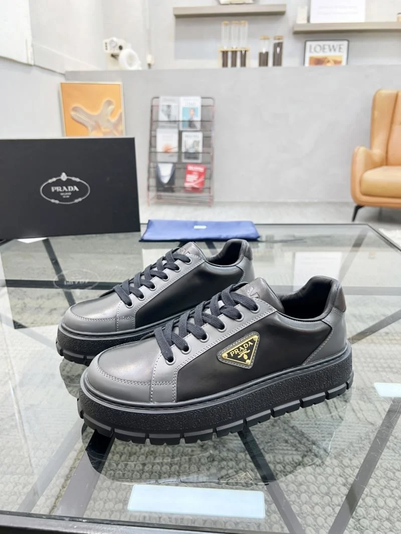 Prada Low Shoes Elegant 33826