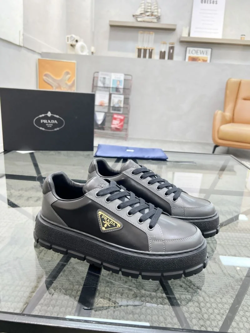 Prada Low Shoes Elegant 33826