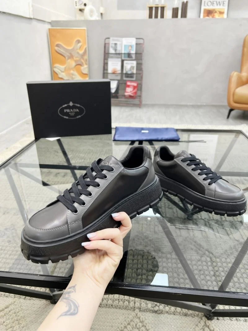 Prada Low Shoes Elegant 33826