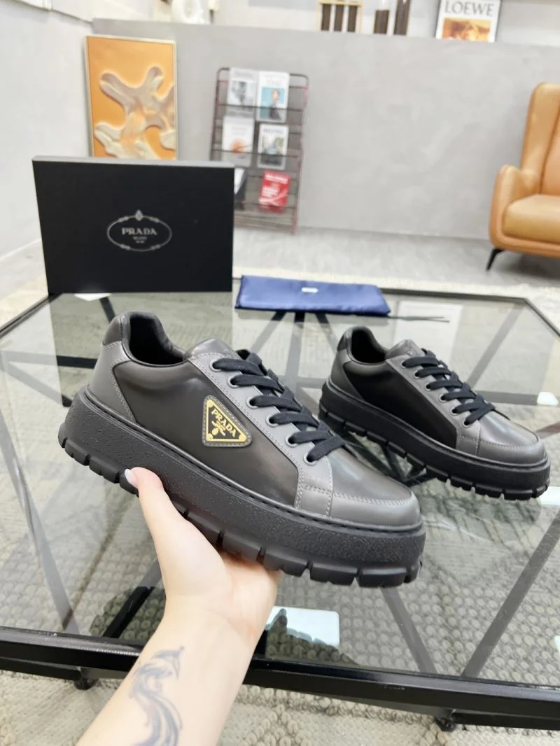Prada Low Shoes Elegant 33826
