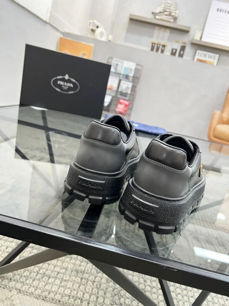 Prada Low Shoes Elegant 33826