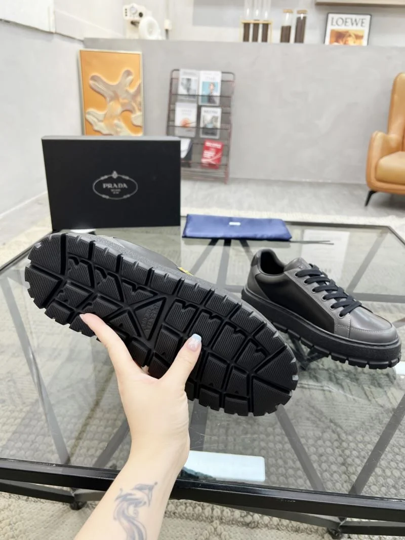 Prada Low Shoes Elegant 33826