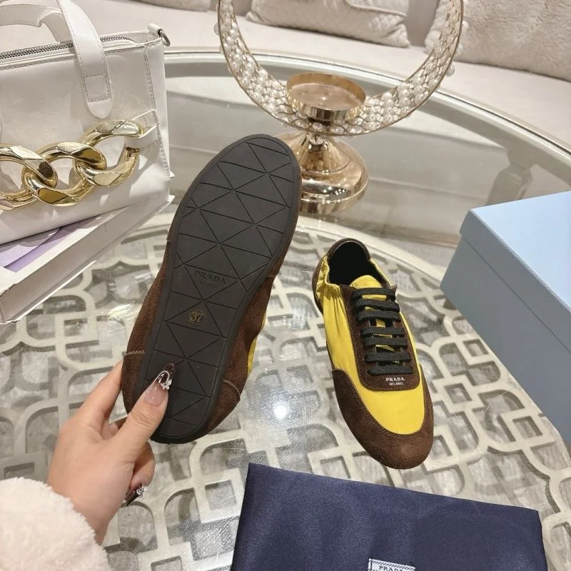 Original Prada Low Shoes 33821