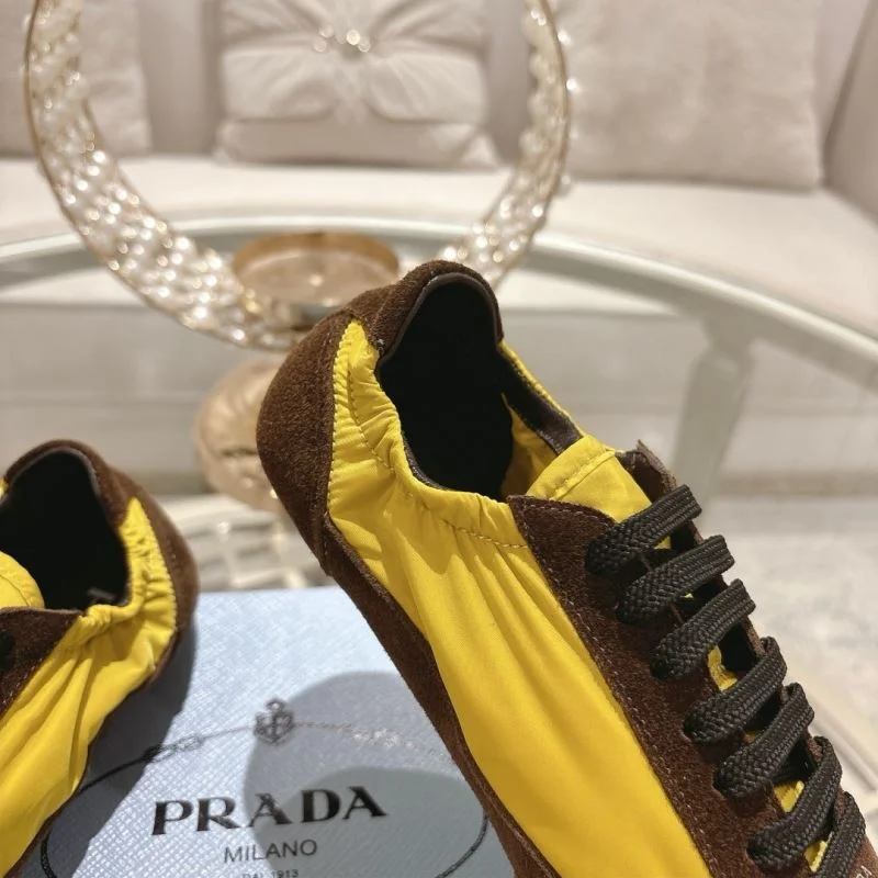 Original Prada Low Shoes 33821