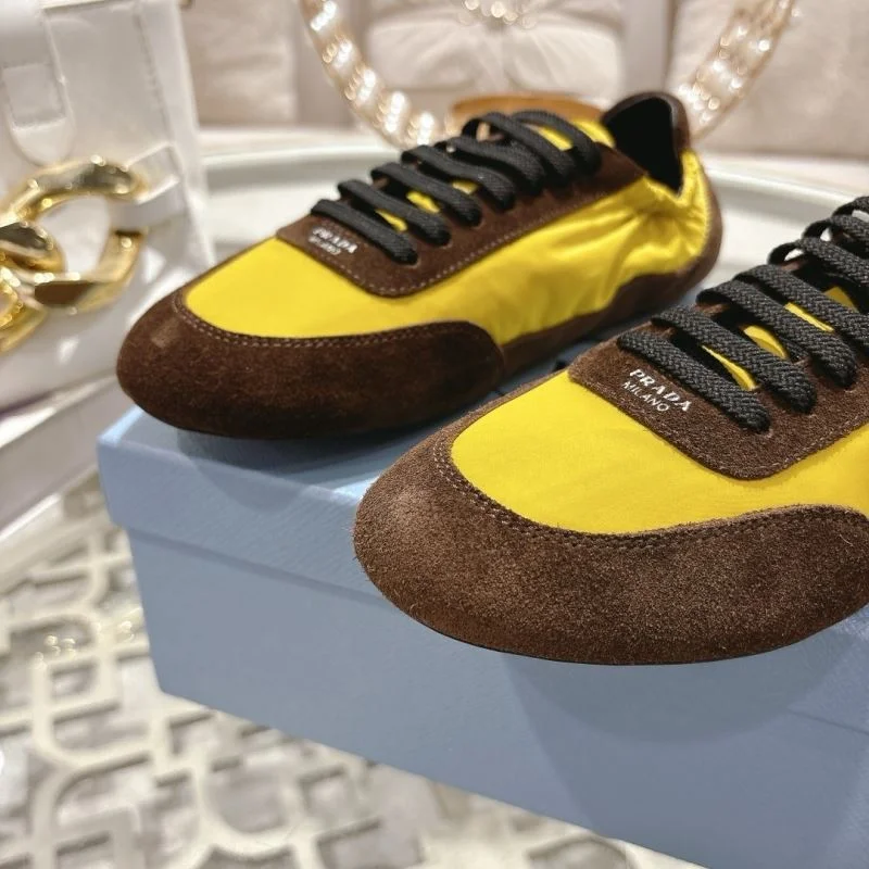 Original Prada Low Shoes 33821
