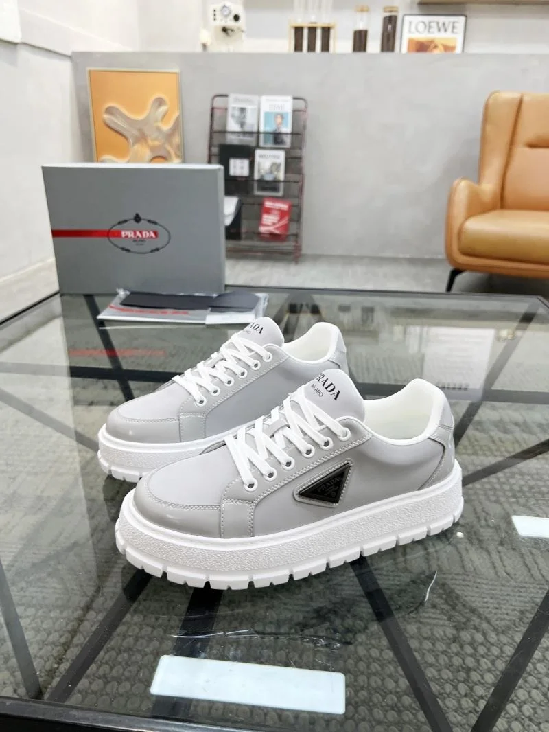 MultiPurpose Prada Low Shoes 33799