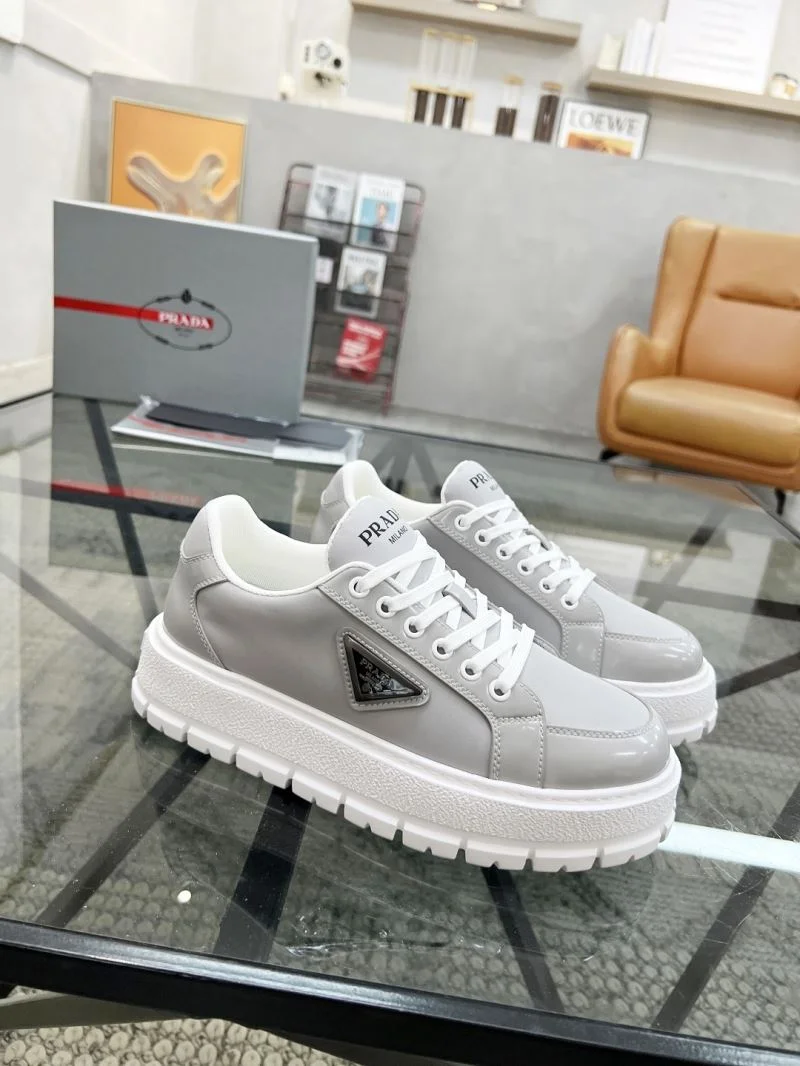 MultiPurpose Prada Low Shoes 33799