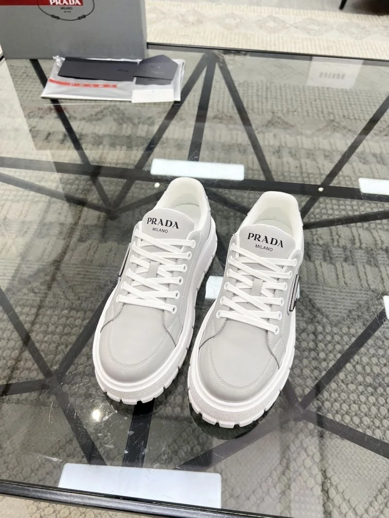 MultiPurpose Prada Low Shoes 33799