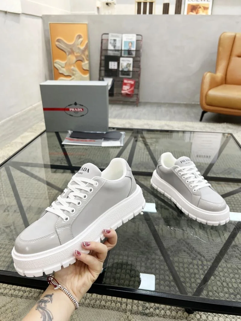 MultiPurpose Prada Low Shoes 33799