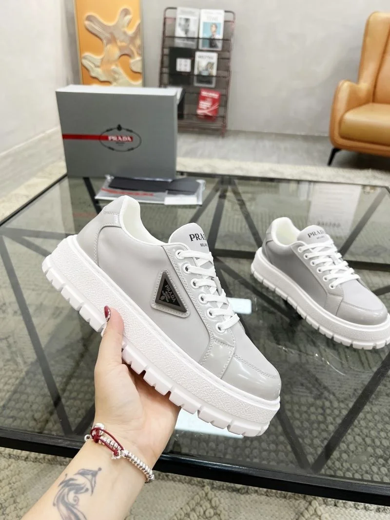 MultiPurpose Prada Low Shoes 33799