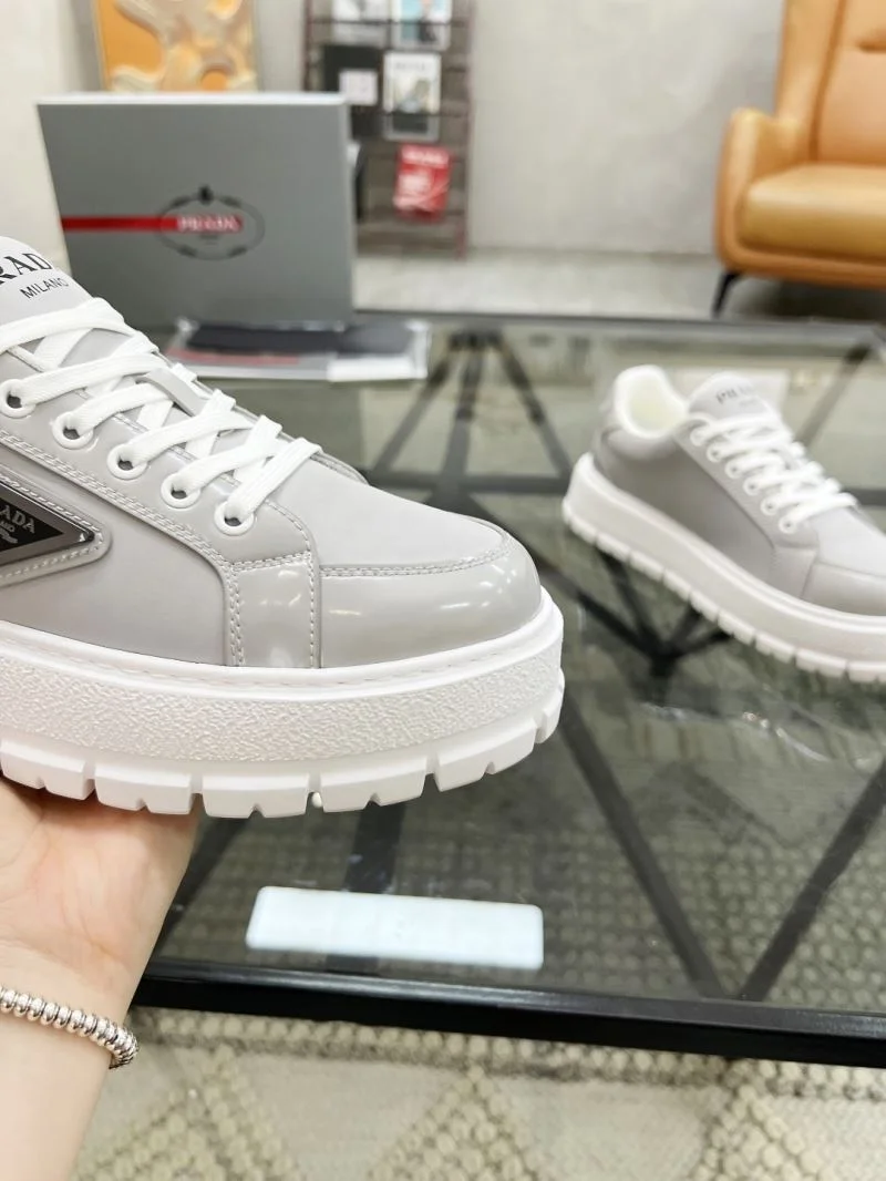 MultiPurpose Prada Low Shoes 33799