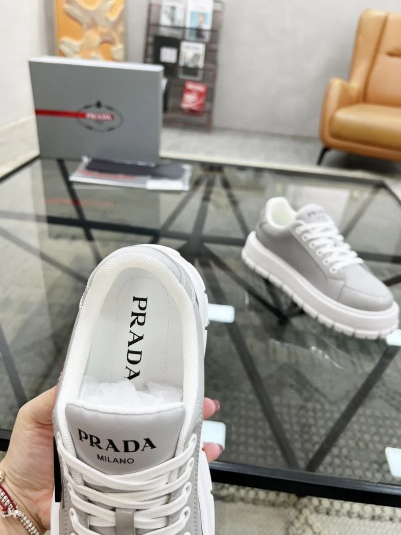 MultiPurpose Prada Low Shoes 33799