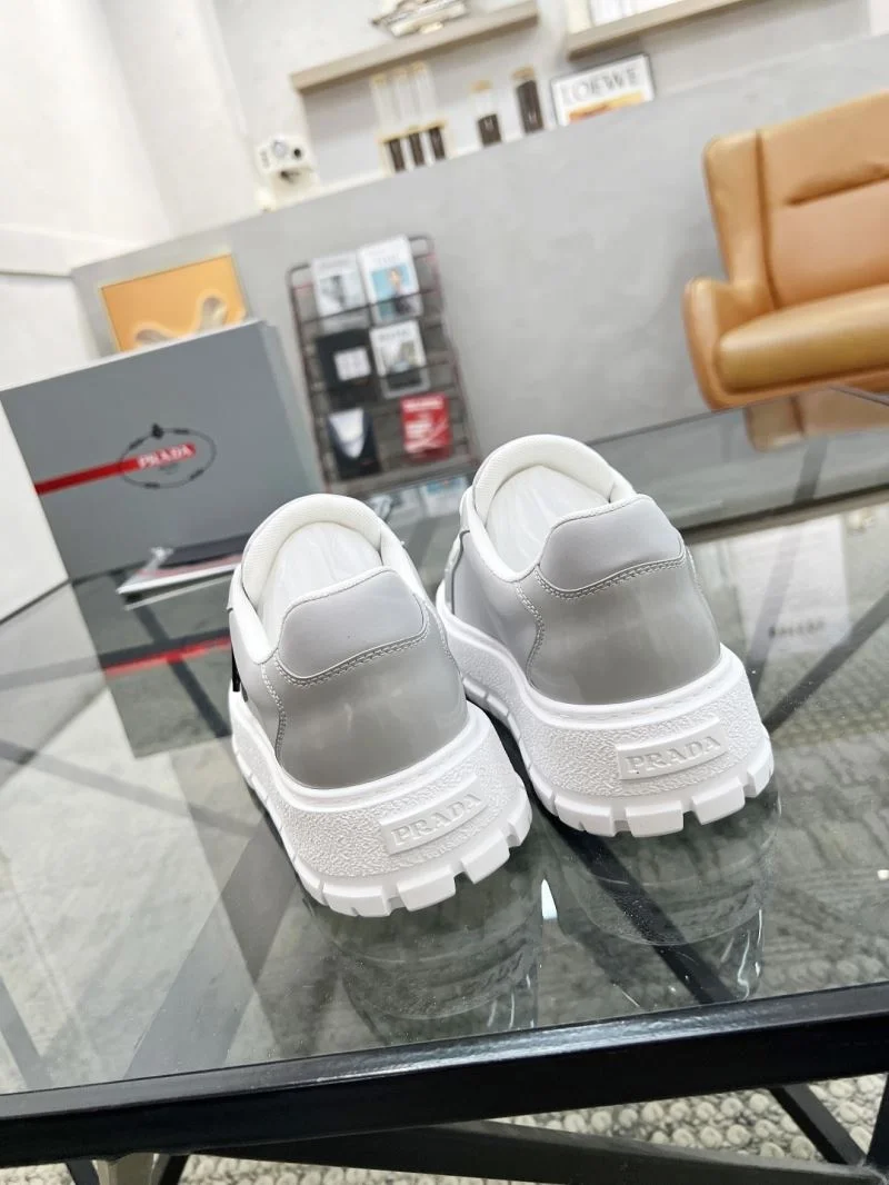 MultiPurpose Prada Low Shoes 33799