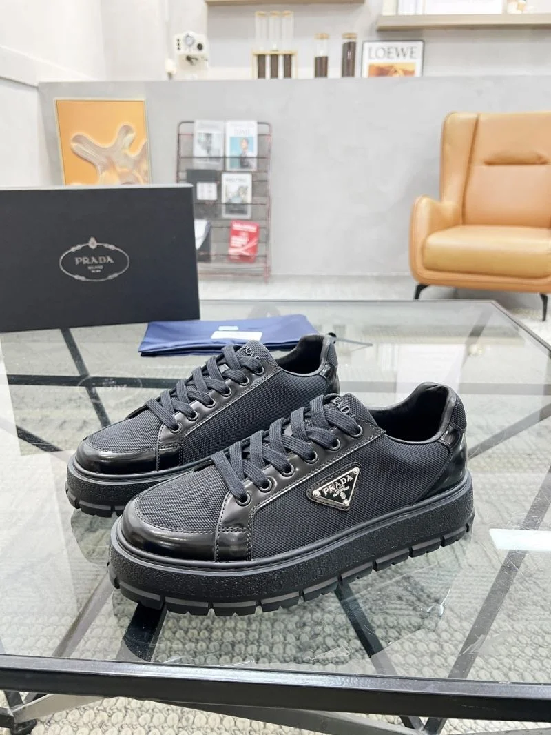 Casual Prada Low Shoes 33790