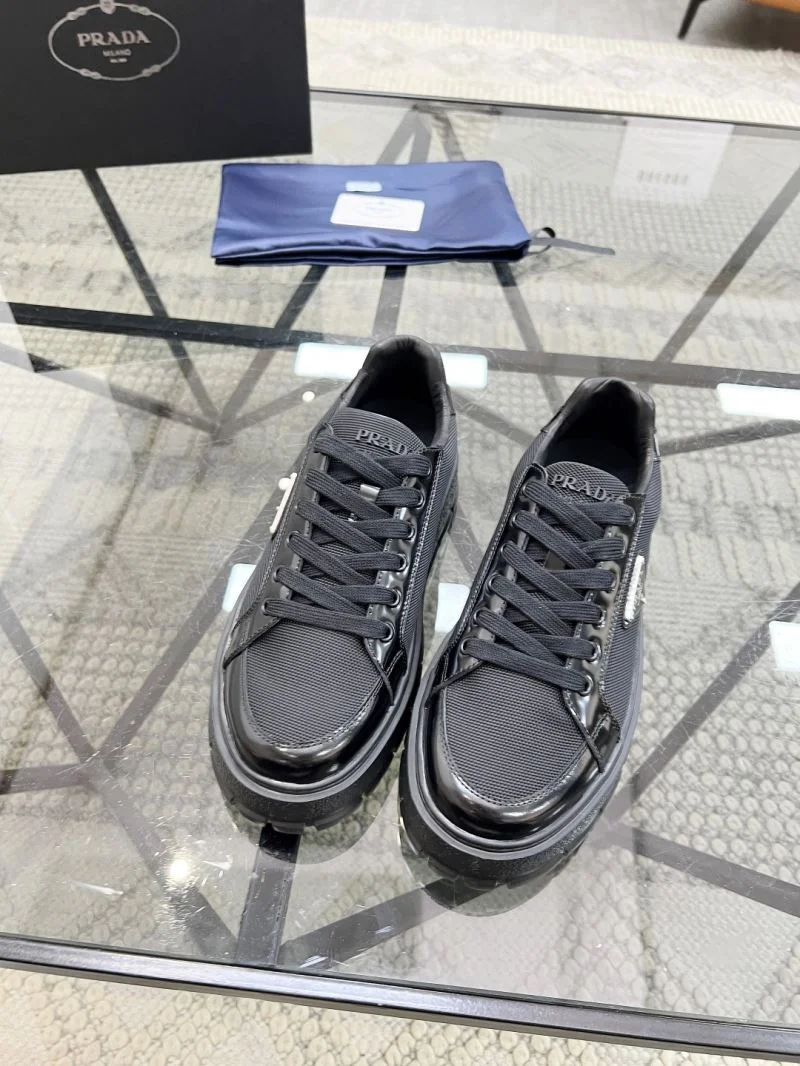 Casual Prada Low Shoes 33790
