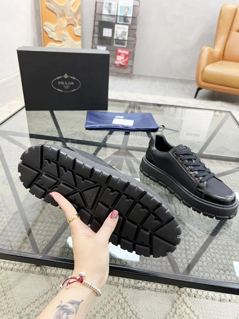 Casual Prada Low Shoes 33790