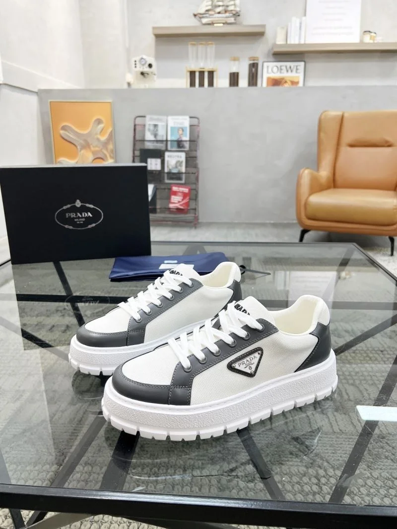 Durable Prada Low Shoes 33789