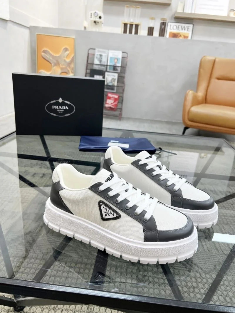 Durable Prada Low Shoes 33789