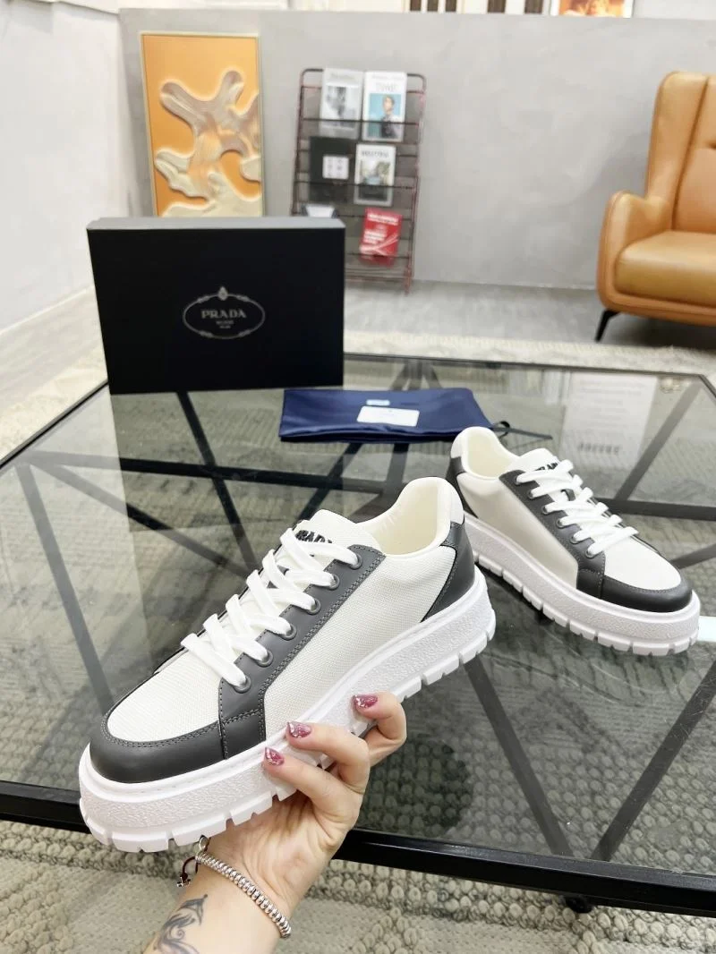 Durable Prada Low Shoes 33789