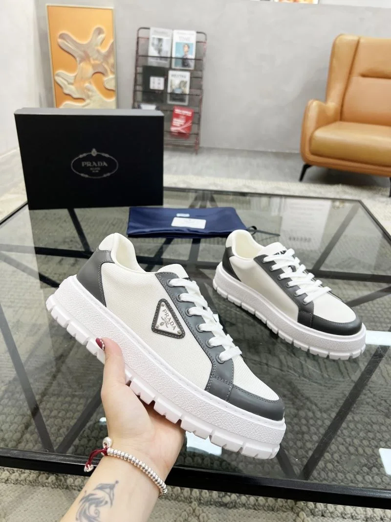 Durable Prada Low Shoes 33789