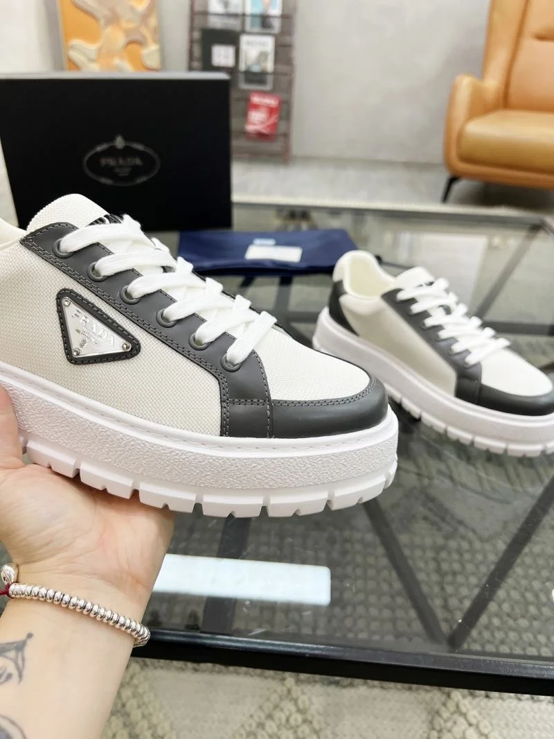 Durable Prada Low Shoes 33789