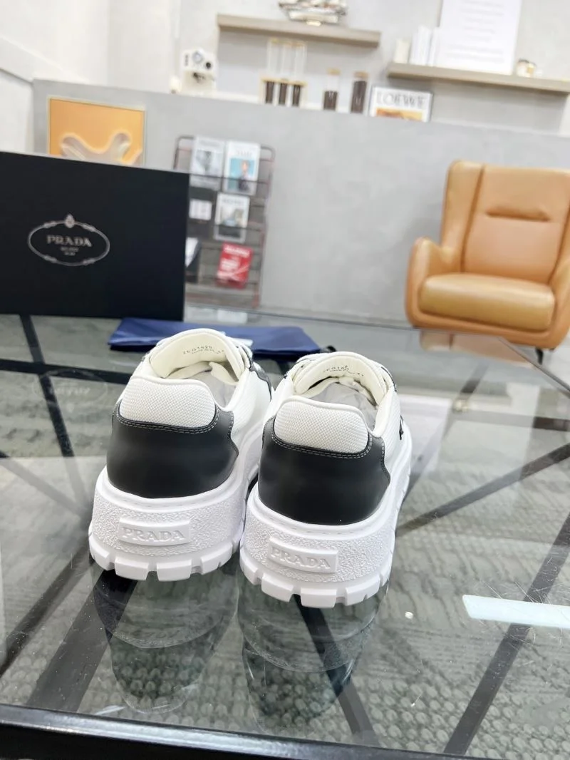 Durable Prada Low Shoes 33789