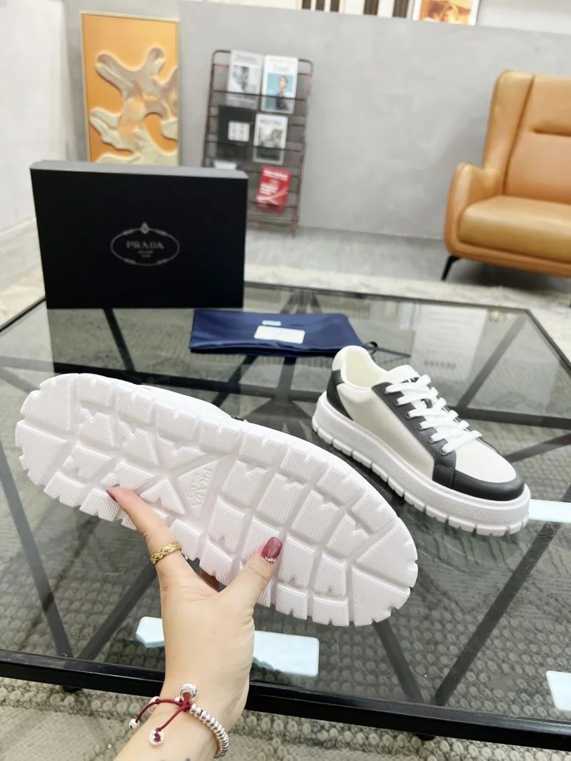 Durable Prada Low Shoes 33789