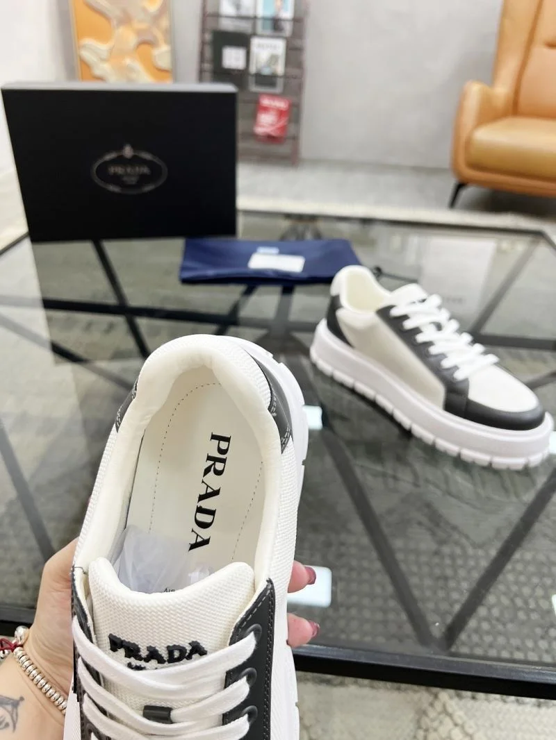 Durable Prada Low Shoes 33789