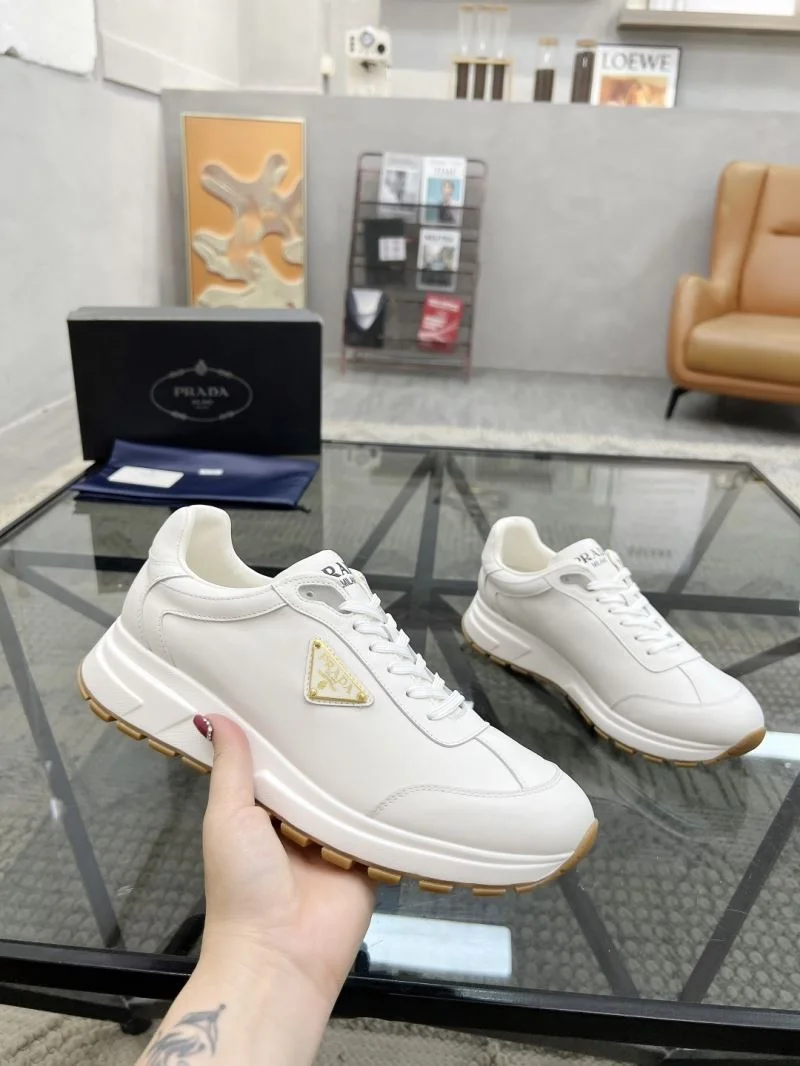 Prada Low Shoes Durable 33760