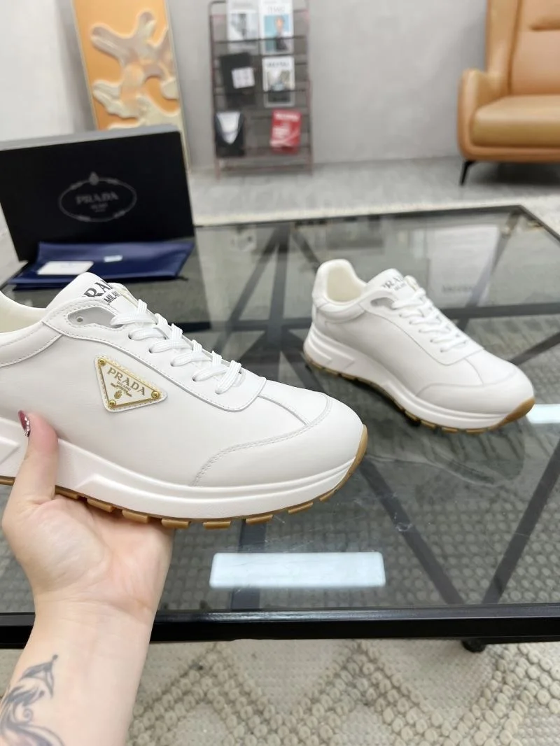 Prada Low Shoes Durable 33760