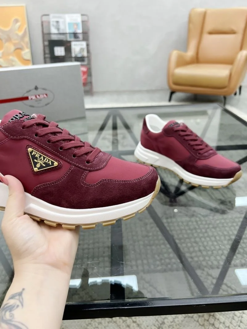 Vibrant Prada Low Shoes 33738