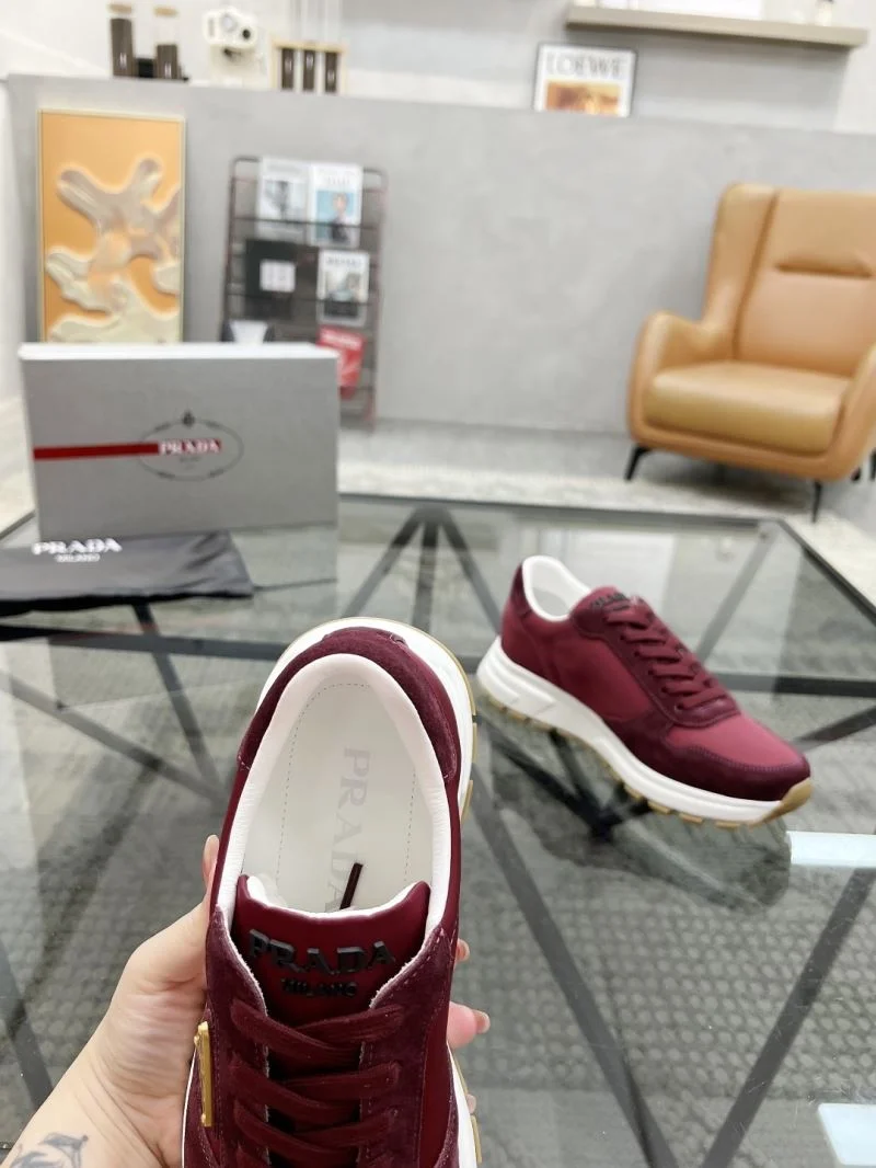 Vibrant Prada Low Shoes 33738
