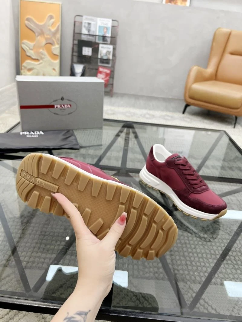 Vibrant Prada Low Shoes 33738