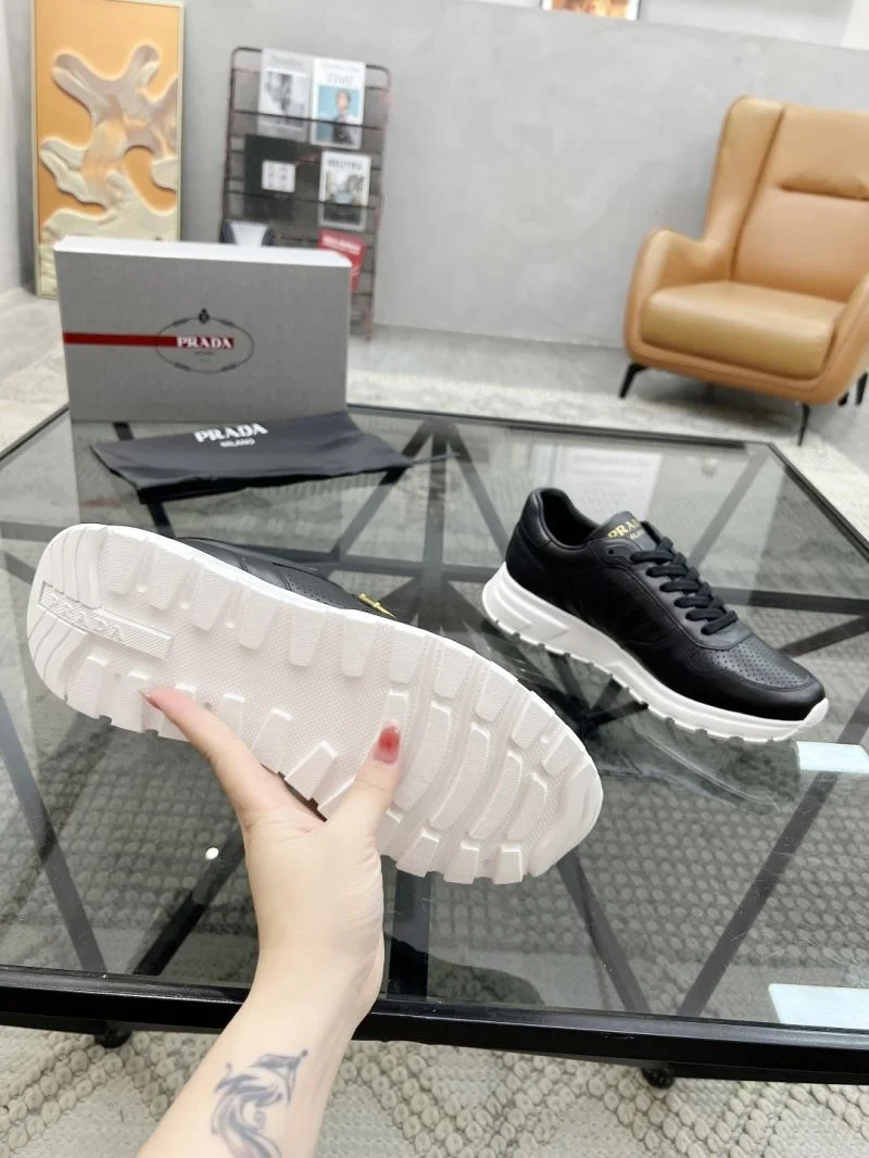 Prada Low Shoes Trendsetting 33725