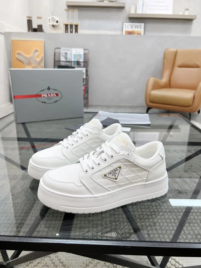 EyeCatching Prada Low Shoes 33716