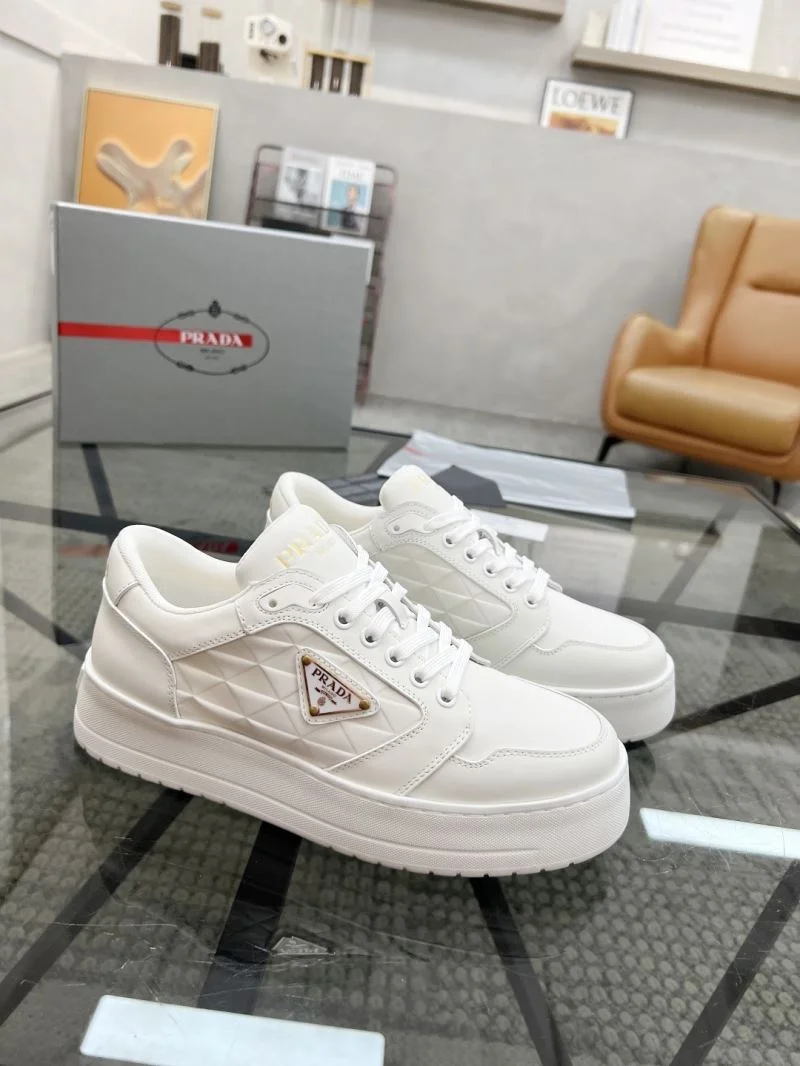 EyeCatching Prada Low Shoes 33716
