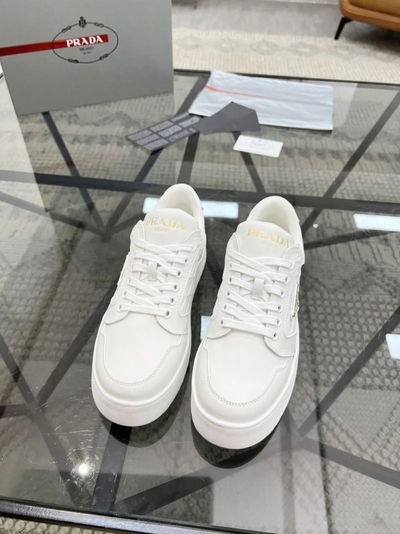 EyeCatching Prada Low Shoes 33716