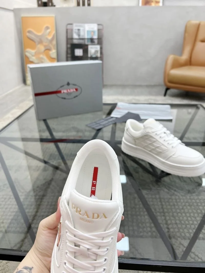 EyeCatching Prada Low Shoes 33716