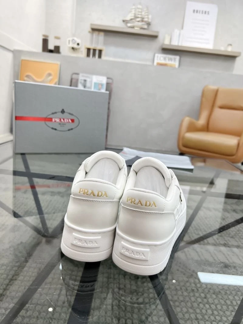 EyeCatching Prada Low Shoes 33716
