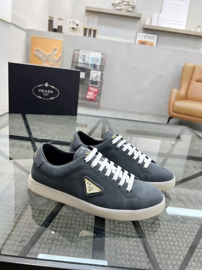 Prada Low Shoes Elegant 33708