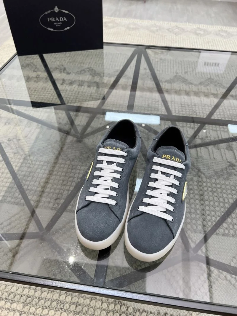 Prada Low Shoes Elegant 33708