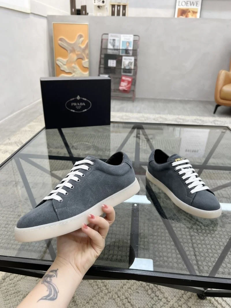 Prada Low Shoes Elegant 33708