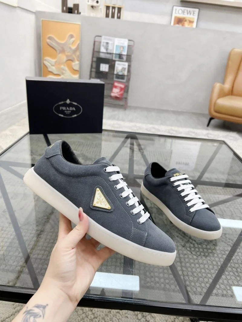 Prada Low Shoes Elegant 33708