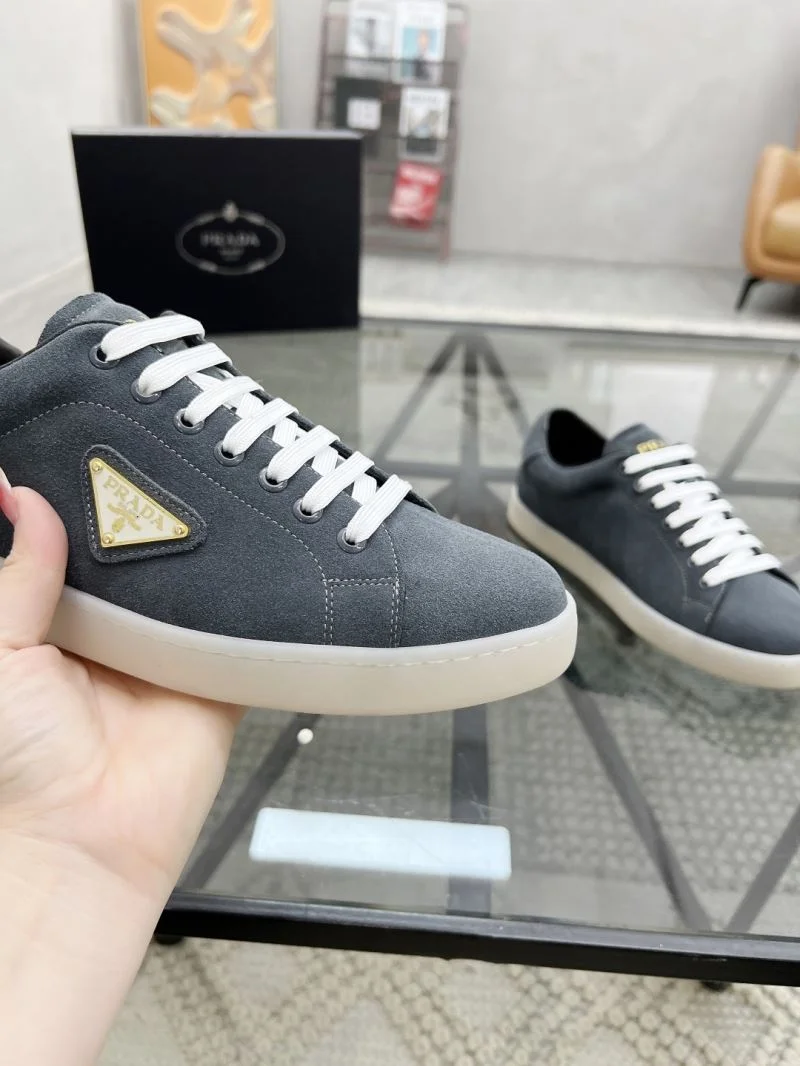Prada Low Shoes Elegant 33708