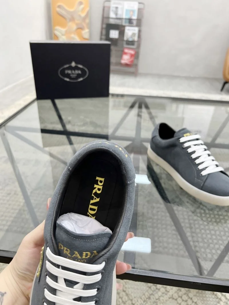 Prada Low Shoes Elegant 33708
