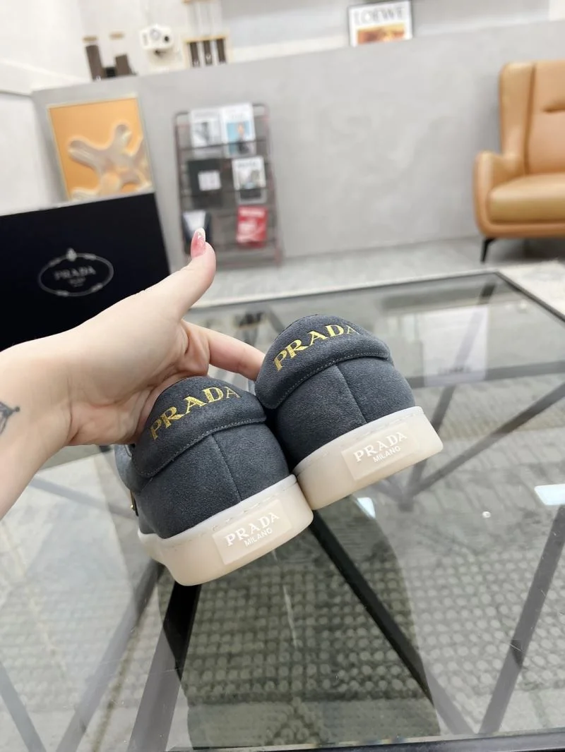Prada Low Shoes Elegant 33708