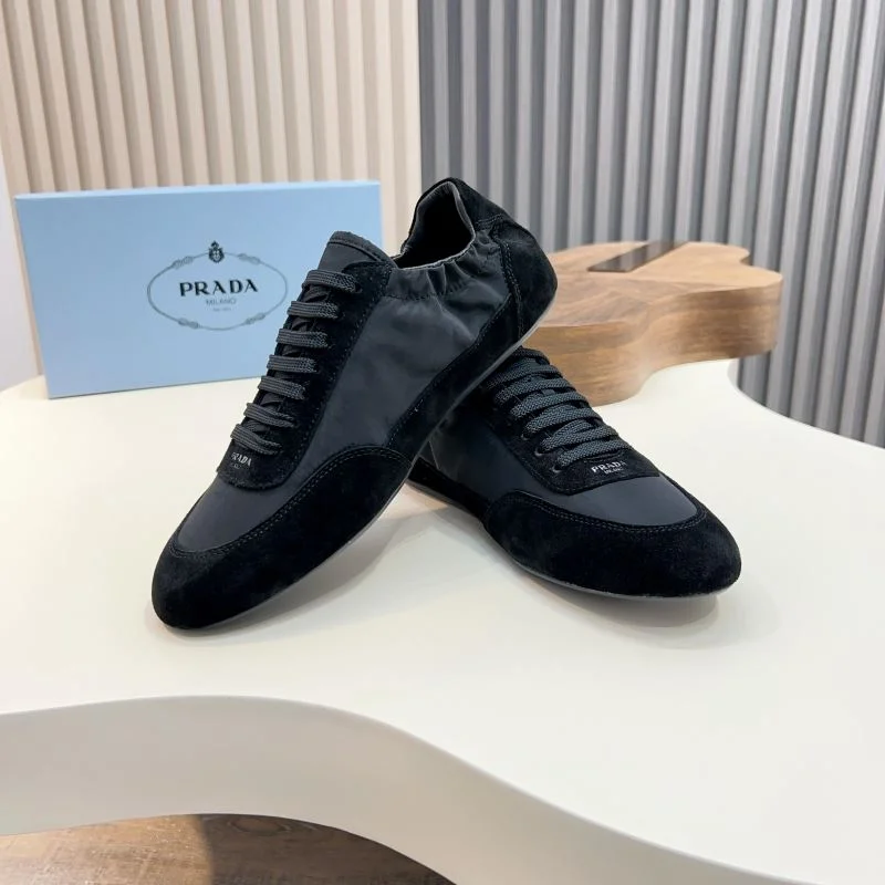 Sophisticated Prada Low Shoes 33694